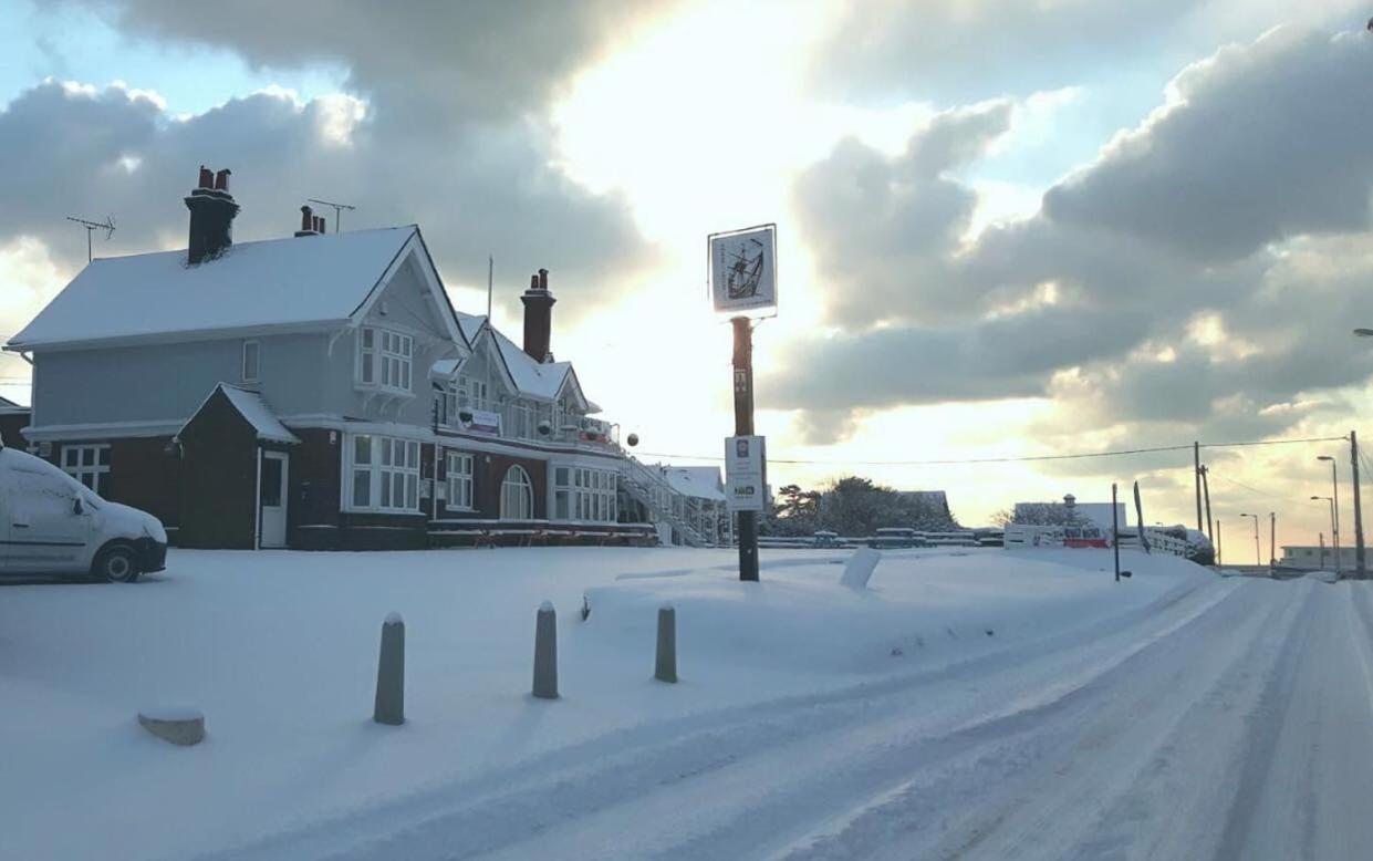 The Victory At Mersea Hotel West Mersea Exterior photo